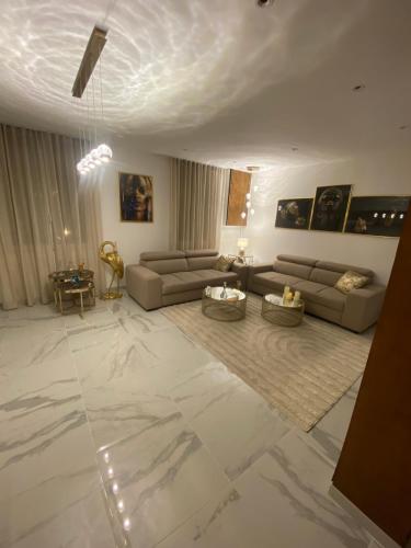 Maison avec piscine chauffée jacuzzi a1 heure paris 10 mn du centre ville (Maison avec piscine chauffee jacuzzi a1 heure paris 10 mn du centre ville) in Saran