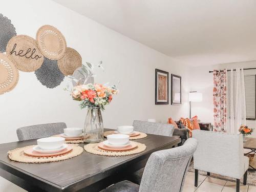 Affordable Retro Retreat 80s Townhome in Bonaventure