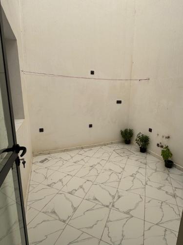 숙소 외관, Spacious 2-Bedroom Apartment Near City Center in 아드라