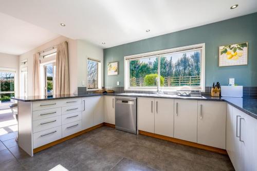 Stunning and Spacious 5-Bedroom Home in Rotorua in Tikitere