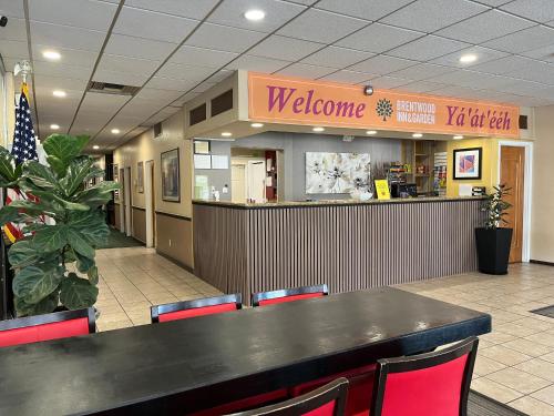 布倫特伍德花園旅館 (Brentwood Inn & Garden) in 法明頓市中心