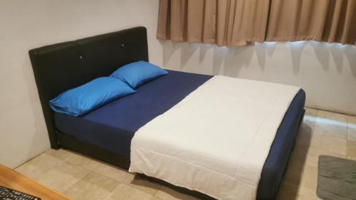 NewTaunsHotel, Gua Sai