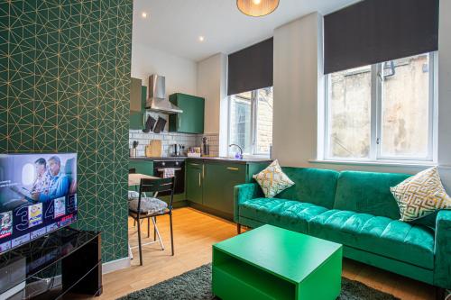 Crown Street Retreat - Blackstone Edge