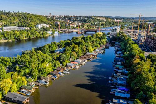 Romantic houseboat in Prague with paddle boat, Prague (photo 7)