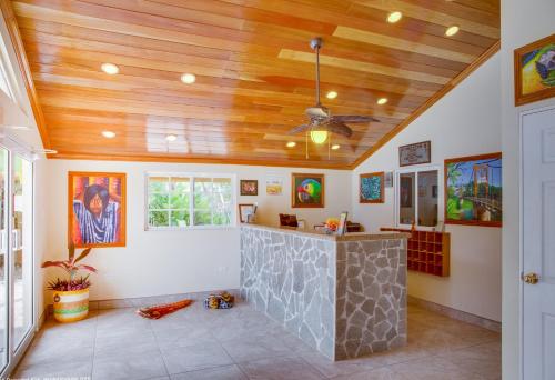 Vestabils, Midas Belize in Sanignasio