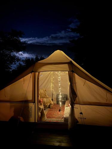 Naturlig på Korsgården Glamping (Naturlig pa Korsgarden Glamping) in Stubberup