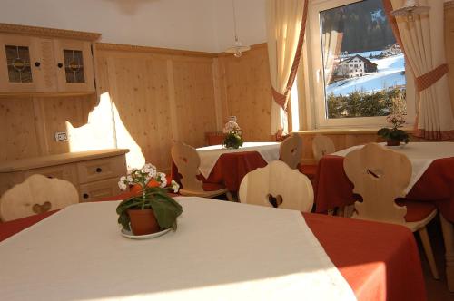 Hotel Garni Planaces - image 9