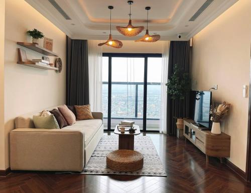 Chic Boho 3BR Retreat Lakefront View