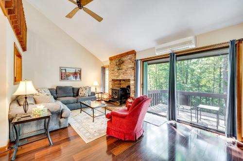 Near Skiing and Hiking! North Conway Gem with Balcony