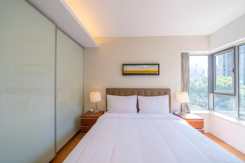 Cozy 2 Bedroom 1 Living Apartment Yongxin Century Xujiahui, Шанхай