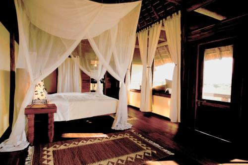 Apoka Safari Lodge
