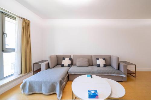 Modern 2BR 1 Living Room Suite Near Xujiahui Metro, Shanghai (foto 6)