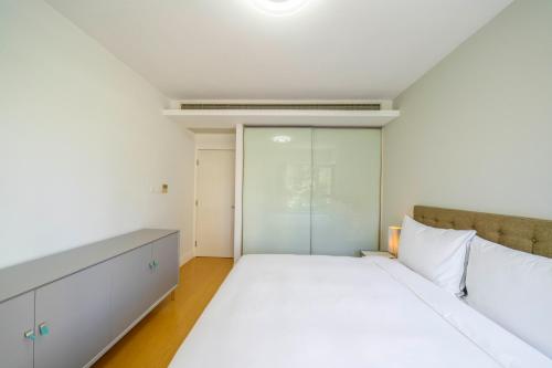 Modern 2BR 1 Living Room Suite Near Xujiahui Metro, Shanghai (foto 7)
