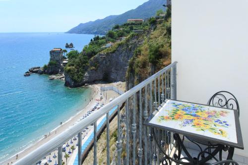 Lloyd's Baia Hotel - image 7