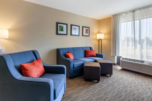 Comfort Suites Oshkosh - image 17