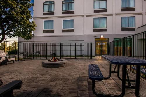 Comfort Inn & Suites Grand Blanc-Flint in Grand Blanc, USA