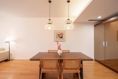 Elegant 2 Bedroom Apartment Yongxin Century Walk to Parks, Szanghaj (zdjęcie 3)
