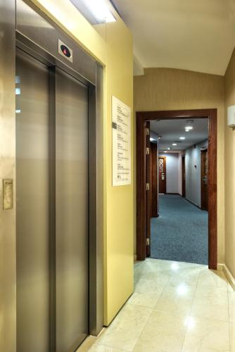 Hotel HLG CityPark Pelayo - image 5