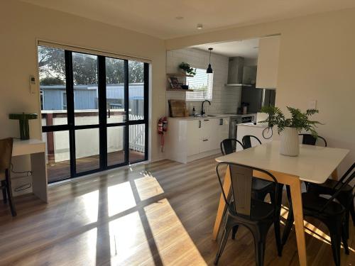 Waikanae Beach Abode in ไวคาเน