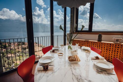  Contemporary Resort House in Gargnano