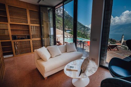  Contemporary Resort House in Gargnano