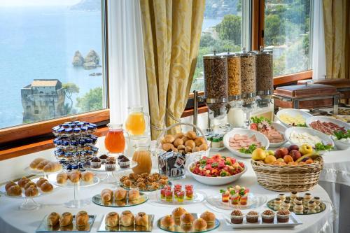 Lloyd's Baia Hotel - image 13
