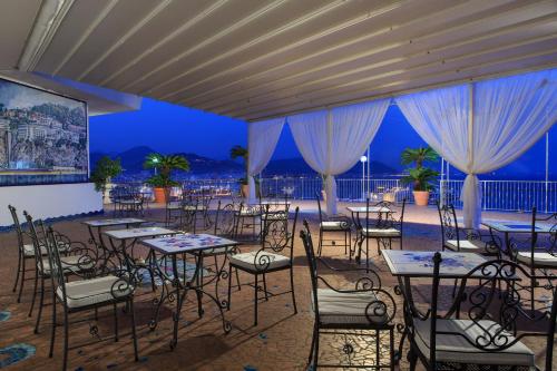Lloyd's Baia Hotel - image 3