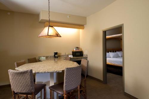 Majestic Bear Suite - Water Park Included