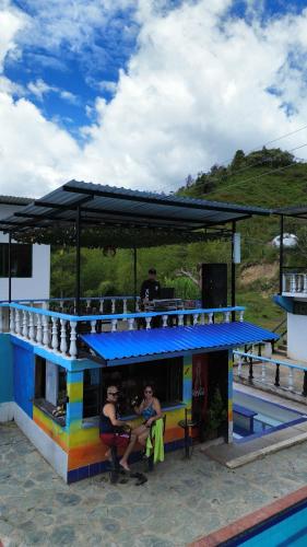 La Esmeralda entre Montanas in Boqueron