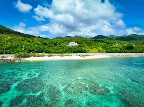 Bella Vista-Luxurious Hilltop Penthouse with Ocean View