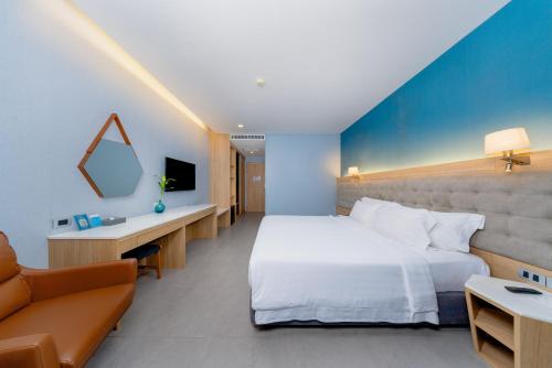 room detail thumbnail 1