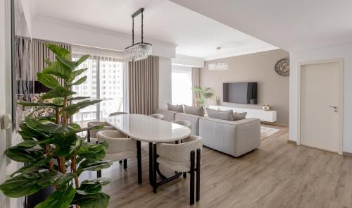 Amazing, Spacious 2-bed with fantastic sea view!