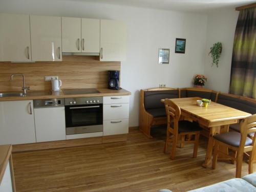 Kitchen, Ferienwohnungen Kern in Weyregg Am Attersee