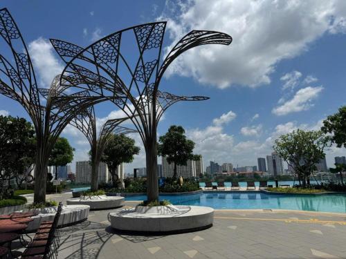 The Sun Avenue Riverside Apartments in District 2 - 수영장
