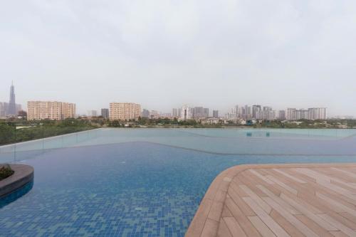 The Sun Avenue Riverside Apartments in District 2 - 수영장