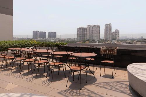 The Sun Avenue Riverside Apartments in District 2