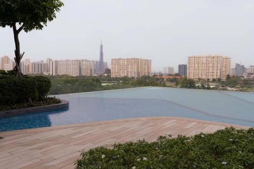 The Sun Avenue Riverside Apartments in District 2 - 수영장