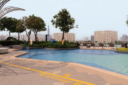 The Sun Avenue Riverside Apartments in District 2 - 수영장