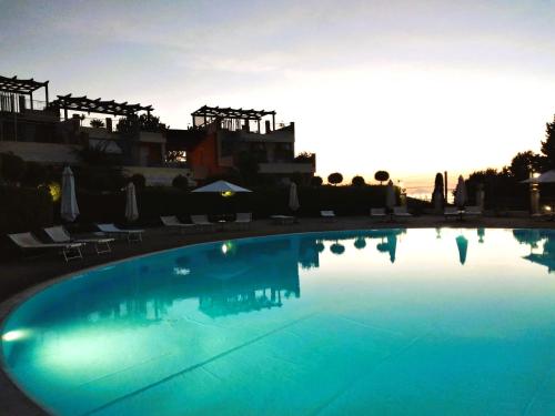 สระว่ายน้ำ, Silver horn apartment in ปิซโซ