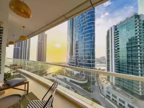 Walk to JBR Marina Beach & Tram! Luxury Family 3BD, Stunning Views, Dubaj (fotografie 3)
