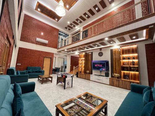 Selborne Heaven 5 BHK Villa in Unhere Bk
