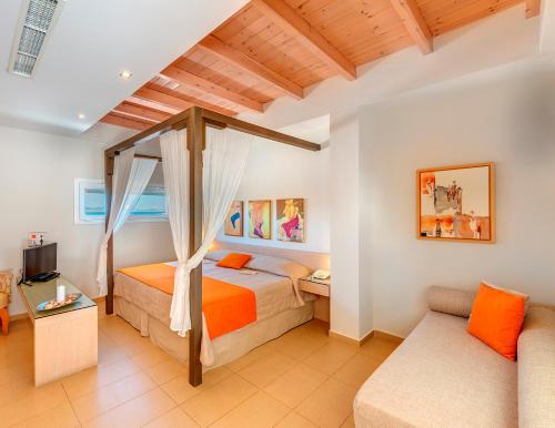 Nissaki Beach Hotel - image 8