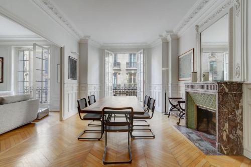 Four Saint Germain - Elegant & Spacious 3 BDR Apartment in the Heart of Saint Germain - image 6