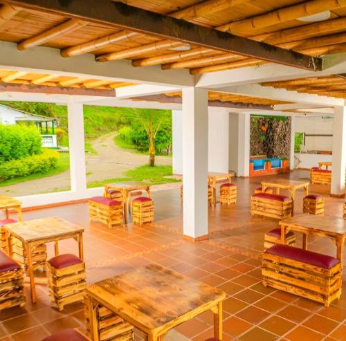 La Esmeralda Entre las Montanas in Boqueron