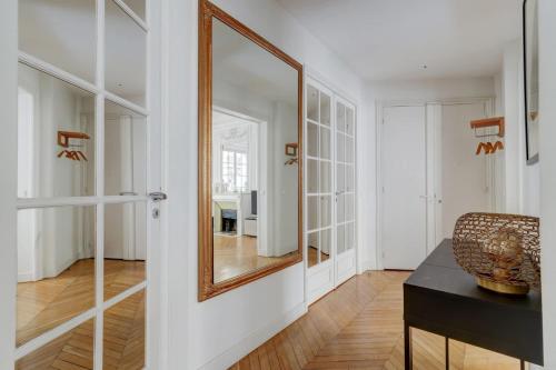 Four Saint Germain - Elegant & Spacious 3 BDR Apartment in the Heart of Saint Germain - image 5