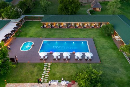 Näkymä ulkoa, Entikko Safari Lodge in Paraa