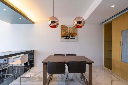 Bright 2BR 1 Living Room Suite Steps from Xujiahui Metro, Shanghai (foto 3)