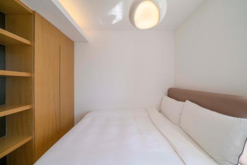 Bright 2BR 1 Living Room Suite Steps from Xujiahui Metro, Shanghai (foto 4)