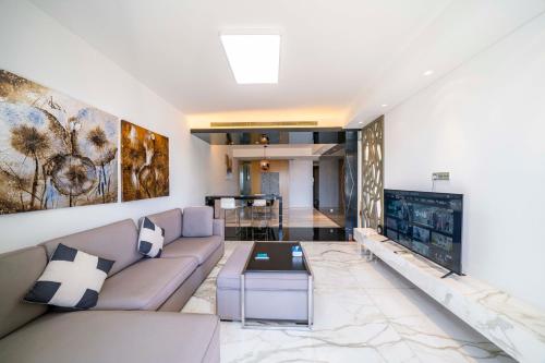 Bright 2BR 1 Living Room Suite Steps from Xujiahui Metro, Shanghai (foto 6)