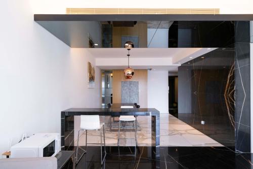 Bright 2BR 1 Living Room Suite Steps from Xujiahui Metro, Shanghai (foto 7)